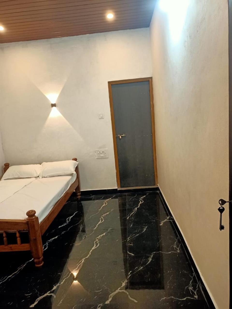 Golden Sky Hotel Gokarna  Kültér fotó